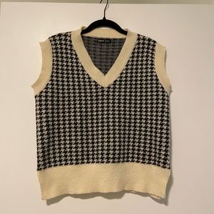 Black & Cream Houndstooth Pattern Sweater Vest